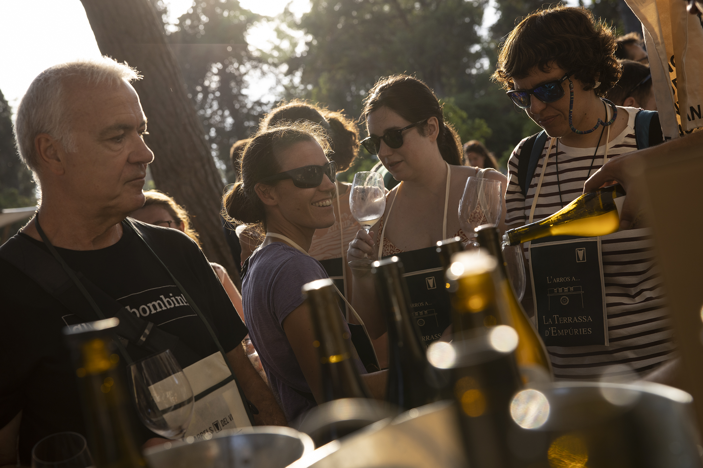 Para encontrarte con amantes del vino del Empordà como tú, disfrutar de catas, Arrels Kids, charlas, música y el Empordà.